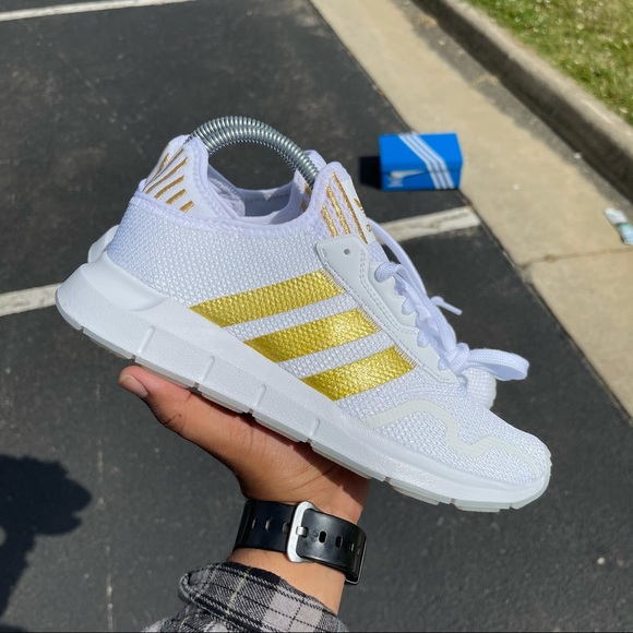 Adidas Runner - Picture 3 of 11